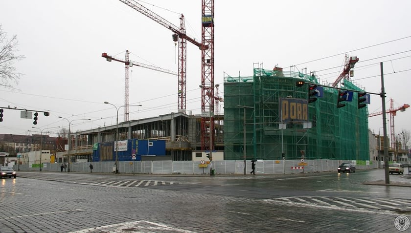 Początek Arkad Wrocławskich - budowa na przestrzeni lat 2005-2007